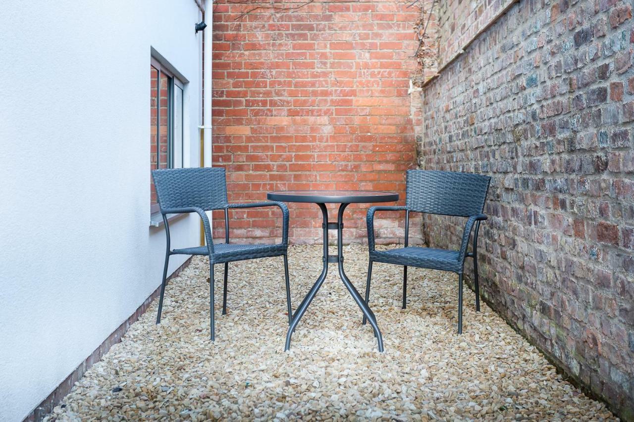 Stylish Modern City Centre Apartment Gloucester Exteriör bild